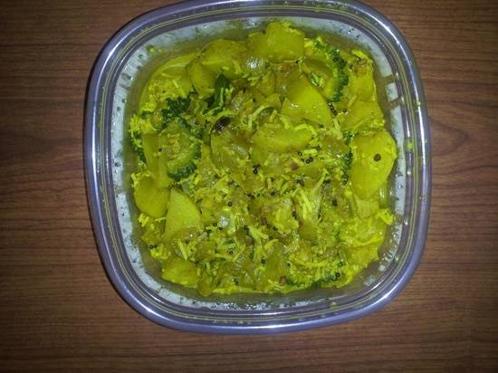 Bitter gourd and potatoes