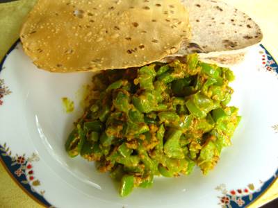 Green peppers with chickpea sauce