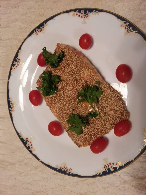 Broiled salmon and mustard