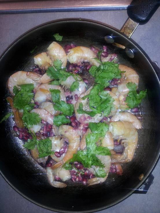 Shrimp with pomegranate 