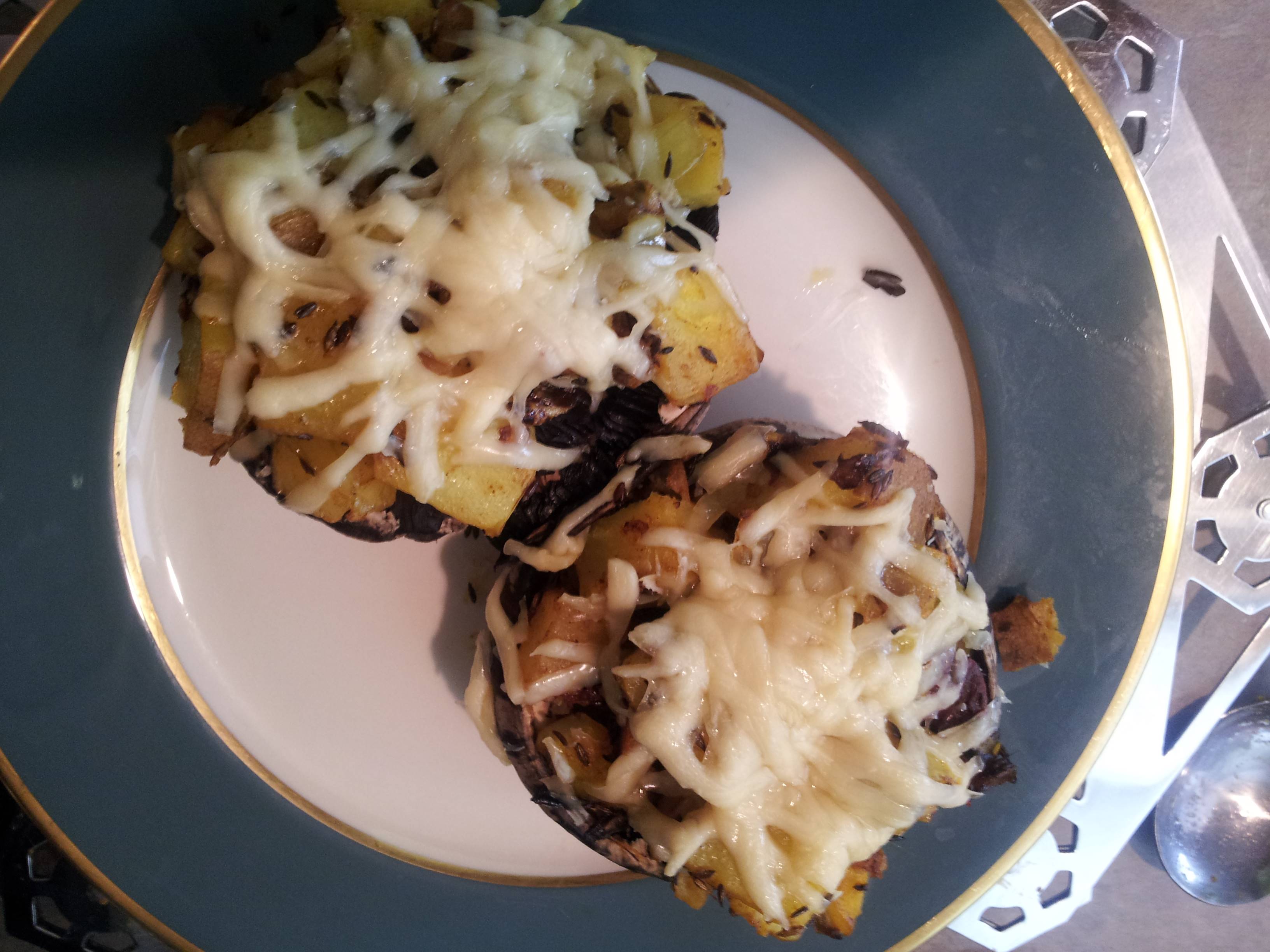 Stuffed mushromms with Potato chipotle hash